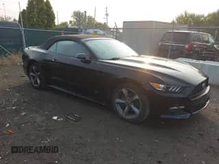 2017 Ford Mustang V6 z VIN 1FATP8EM5H5285088, wystawiony jako IAAI lot #43135719 z przebiegiem 76 248 mil mil oraz . Historia ofert i sprzedaży dostępna na DreamBid. Obrazek 1.