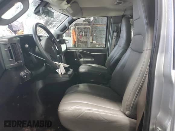 2024 Chevrolet City Express Cargo z VIN 1GAZGLFP7R1181106, wystawiony jako Copart lot #47254095 z przebiegiem 5 274 mil mil oraz Szkoda całkowita • Salvage title. Historia ofert i sprzedaży dostępna na DreamBid. Obrazek 7.