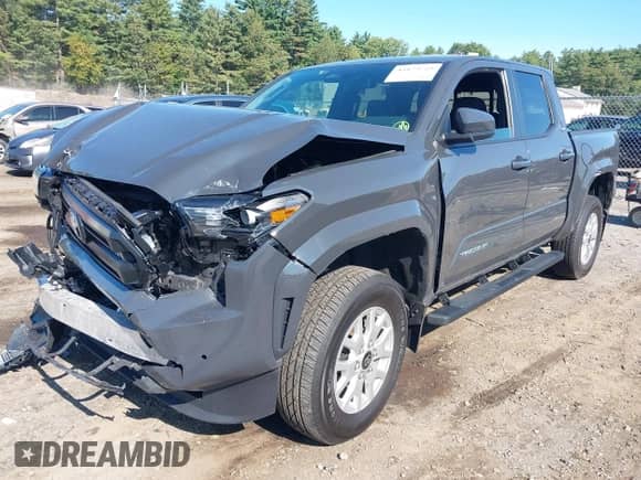 2024 Toyota Tacoma TRD Off Road с VIN 3TMLB5JN2RM081933, выставлен на аукционе IAAI как лот 43173729 с пробегом 10 704 миль миль и . История ставок и продаж доступна на DreamBid. Изображение 17.