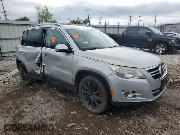 2011 Volkswagen Tiguan S с VIN WVGBV7AX9BW548394, выставлен на аукционе Copart как лот 69436405 с пробегом Не указан миль и Списание • Salvage title. История ставок и продаж доступна на DreamBid. Изображение 4.