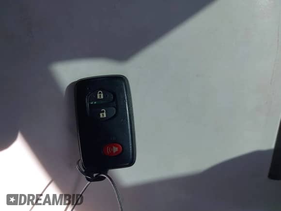 2012 Toyota Prius Two z VIN JTDZN3EU0C3120325, wystawiony jako IAAI lot #43052301 z przebiegiem 167 471 mil mil oraz . Historia ofert i sprzedaży dostępna na DreamBid. Obrazek 11.