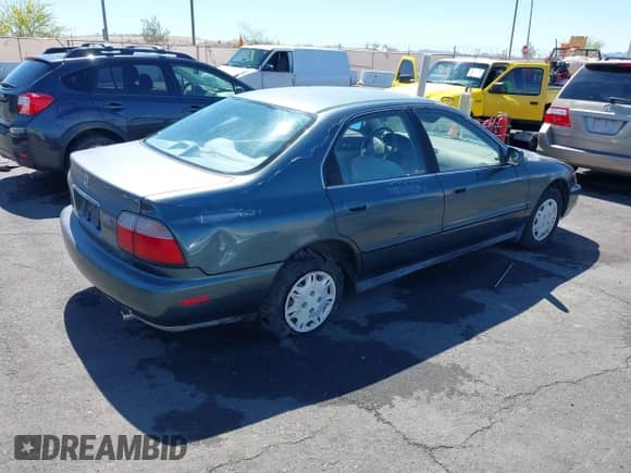 1997 Honda Accord Value z VIN 1HGCD5682VA171573, wystawiony jako IAAI lot #42238337 z przebiegiem 192 929 mil mil oraz . Historia ofert i sprzedaży dostępna na DreamBid. Obrazek 4.