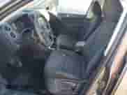 2011 Volkswagen Tiguan S с VIN WVGBV7AX9BW513693, выставлен на аукционе Copart как лот 82323815 с пробегом 116 656 миль миль и Списание • Salvage title. История ставок и продаж доступна на DreamBid. Изображение 7.