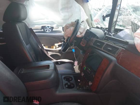 2013 Chevrolet Tahoe LT with VIN 1GNSCBE09DR366696, listed as a IAAI auction lot 42201250 with 199,105 mi miles and . Bid and sale history available at DreamBid. Image 5.