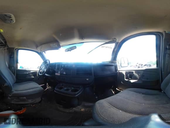 2011 Chevrolet Express Cargo z VIN 1GCSGAFX5B1149354, wystawiony jako IAAI lot #42196706 z przebiegiem Nie podano mil oraz . Historia ofert i sprzedaży dostępna na DreamBid. Obrazek 24.