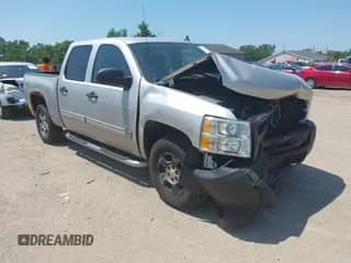 2011 Chevrolet Silverado 1500 LS z VIN 3GCPKREA4BG185697, wystawiony jako IAAI lot #42618742 z przebiegiem 189 082 mil mil oraz . Historia ofert i sprzedaży dostępna na DreamBid. Obrazek 1.