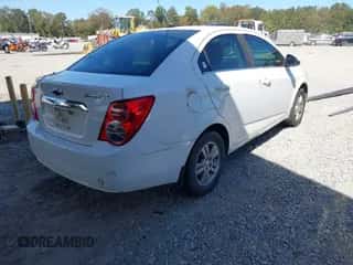 2014 Chevrolet Sonic LT с VIN 1G1JC5SH1E4173899, выставлен на аукционе IAAI как лот 43534264 с пробегом Не указан миль и . История ставок и продаж доступна на DreamBid. Изображение 4.