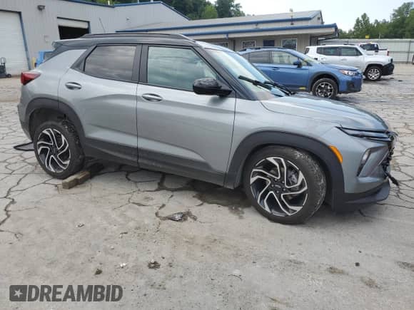 2025 Chevrolet TrailBlazer RS с VIN KL79MTSL2SB019108, выставлен на аукционе Copart как лот 71181115 с пробегом 15 404 миль миль и Списание • Salvage title. История ставок и продаж доступна на DreamBid. Изображение 4.