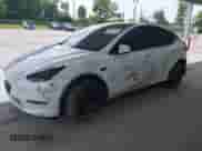 2022 Tesla Model Y Long Range z VIN 7SAYGDEE1NF385915, wystawiony jako IAAI lot #42458295 z przebiegiem 68 345 mil mil oraz . Historia ofert i sprzedaży dostępna na DreamBid. Obrazek 17.