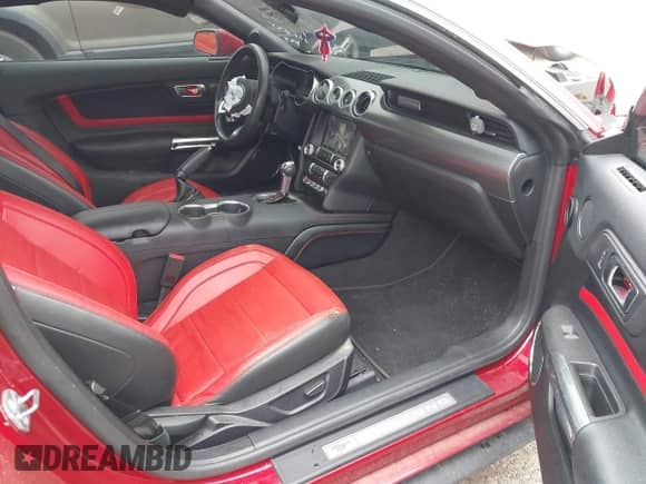 2022 Ford Mustang GT с VIN 1FA6P8CF1N5111855, выставлен на аукционе IAAI как лот 42888179 с пробегом Не указан миль и . История ставок и продаж доступна на DreamBid. Изображение 5.