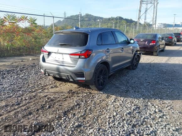 2022 Mitsubishi Outlander ES with VIN JA4ARUAU0NU021573, listed as a IAAI auction lot 43350069 with 47,867 mi miles and . Bid and sale history available at DreamBid. Image 4.