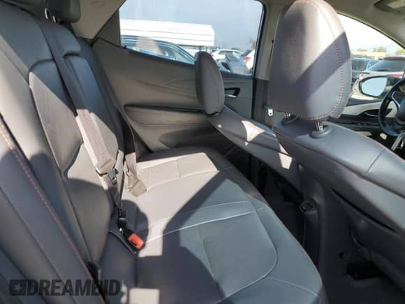 2017 Chevrolet Bolt EV Premier с VIN 1G1FX6S06H4190373, выставлен на аукционе Copart как лот 82728885 с пробегом 147 779 миль миль и Списание • Salvage title. История ставок и продаж доступна на DreamBid. Изображение 10.