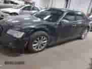 2017 Chrysler 300 C с VIN 2C3CCAKG2HH597183, выставлен на аукционе IAAI как лот 41825982 с пробегом 146 959 миль миль и . История ставок и продаж доступна на DreamBid. Изображение 17.