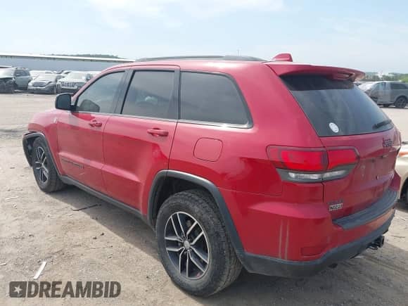 2018 Jeep Grand Cherokee Trailhawk z VIN 1C4RJFLG3JC277015, wystawiony jako IAAI lot #42245753 z przebiegiem 70 671 mil mil oraz . Historia ofert i sprzedaży dostępna na DreamBid. Obrazek 3.