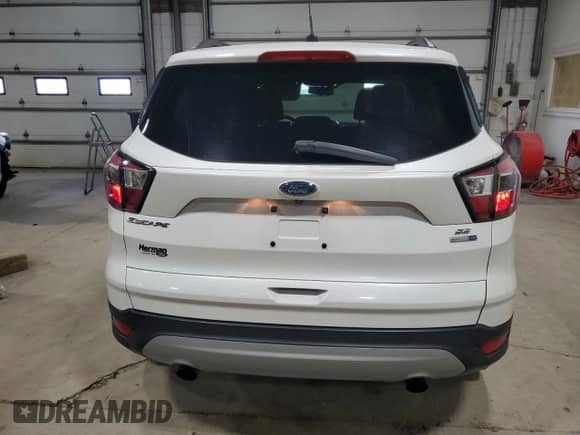 2017 Ford Escape SE z VIN 1FMCU9GD3HUC23096, wystawiony jako Copart lot #87395305 z przebiegiem 131 813 mil mil oraz Czysty tytuł • Clean title. Historia ofert i sprzedaży dostępna na DreamBid. Obrazek 6.
