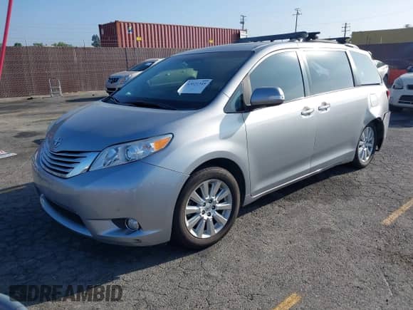 2014 Toyota Sienna XLE с VIN 5TDYK3DC9ES468879, выставлен на аукционе IAAI как лот 43021345 с пробегом 73 552 миль миль и . История ставок и продаж доступна на DreamBid. Изображение 17.