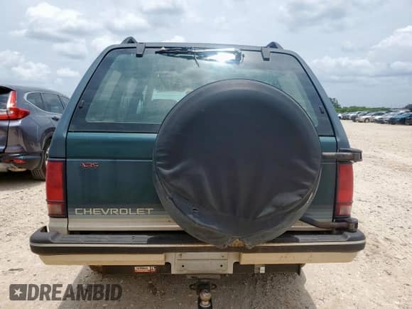 1993 Chevrolet Blazer z VIN 1GNDT13W2P2111444, wystawiony jako Copart lot #61199575 z przebiegiem 177 604 mil mil oraz Czysty tytuł • Clean title. Historia ofert i sprzedaży dostępna na DreamBid. Obrazek 6.