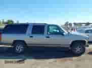 1999 Chevrolet Suburban z VIN 1GNFK16R9XJ318663, wystawiony jako IAAI lot #43358644 z przebiegiem 197 845 mil mil oraz . Historia ofert i sprzedaży dostępna na DreamBid. Obrazek 14.