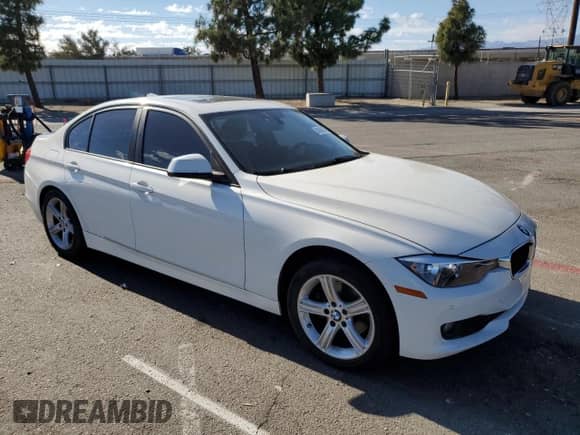 2014 BMW 3 Series 328i с VIN WBA3C1C55EK116837, выставлен на аукционе Copart как лот 84300655 с пробегом 129 387 миль миль и Списание • Salvage title. История ставок и продаж доступна на DreamBid. Изображение 4.