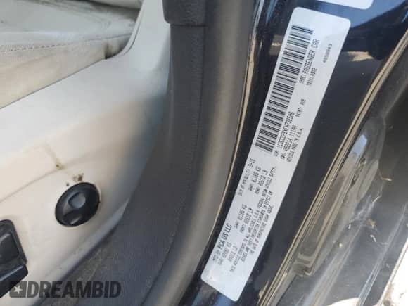 2015 Chrysler 200 LX with VIN 1C3CCCFBXFN732506, listed as a Copart auction lot 68717025 with 118,201 mi miles and Clean title. Bid and sale history available at DreamBid. Image 12.