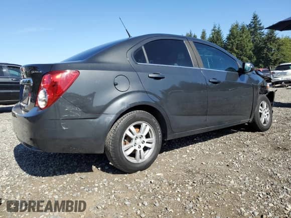 2014 Chevrolet Sonic LT z VIN 1G1JC5SG2E4147724, wystawiony jako Copart lot #81550885 z przebiegiem 124 747 mil mil oraz Szkoda całkowita • Salvage title. Historia ofert i sprzedaży dostępna na DreamBid. Obrazek 3.