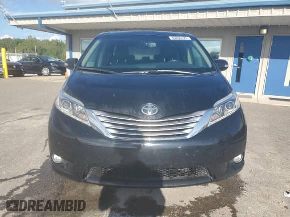 2017 Toyota Sienna XLE with VIN 5TDYZ3DC1HS835029, listed as a Copart auction lot 85296425 with 83,086 mi miles and Salvage title. Bid and sale history available at DreamBid. Image 5.