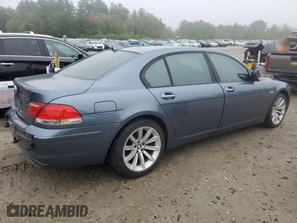 2007 BMW 7 Series 750Li z VIN WBAHN83597DT73130, wystawiony jako Copart lot #55675975 z przebiegiem 113 963 mil mil oraz Czysty tytuł • Clean title. Historia ofert i sprzedaży dostępna na DreamBid. Obrazek 3.