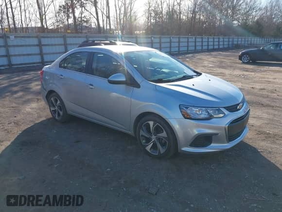 2018 Chevrolet Sonic Premier z VIN 1G1JF5SB5J4106865, wystawiony jako IAAI lot #41540905 z przebiegiem 108 628 mil mil oraz . Historia ofert i sprzedaży dostępna na DreamBid. Obrazek 1.