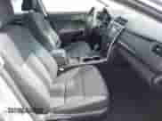 2015 Toyota Camry LE z VIN 4T4BF1FK3FR486571, wystawiony jako IAAI lot #43231806 z przebiegiem 56 105 mil mil oraz . Historia ofert i sprzedaży dostępna na DreamBid. Obrazek 5.