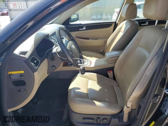 2014 Hyundai Genesis 3.8L z VIN KMHGC4DD3EU265095, wystawiony jako Copart lot #70248004 z przebiegiem 120 669 mil mil oraz Czysty tytuł • Clean title. Historia ofert i sprzedaży dostępna na DreamBid. Obrazek 7.