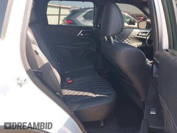 2023 Mitsubishi Outlander SEL z VIN JA4J4VA86PZ010610, wystawiony jako IAAI lot #42883511 z przebiegiem 37 536 mil mil oraz . Historia ofert i sprzedaży dostępna na DreamBid. Obrazek 8.
