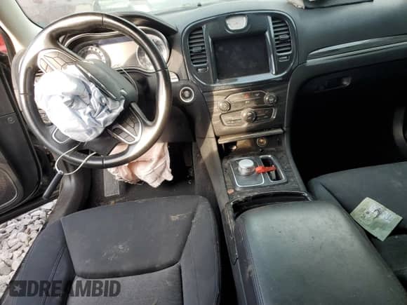 2020 Chrysler 300 Touring z VIN 2C3CCAAG9LH201048, wystawiony jako Copart lot #69853185 z przebiegiem 58 464 mil mil oraz Szkoda całkowita • Salvage title. Historia ofert i sprzedaży dostępna na DreamBid. Obrazek 8.