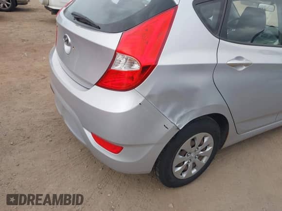 2016 Hyundai Accent SE z VIN KMHCT5AE8GU285850, wystawiony jako IAAI lot #43593469 z przebiegiem 150 838 mil mil oraz . Historia ofert i sprzedaży dostępna na DreamBid. Obrazek 6.