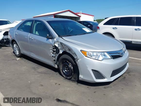 2013 Toyota Camry LE z VIN 4T1BD1FK7DU091564, wystawiony jako IAAI lot #43095022 z przebiegiem 103 132 mil mil oraz . Historia ofert i sprzedaży dostępna na DreamBid. Obrazek 1.