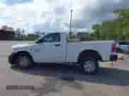 2019 Ram 1500 Express z VIN 3C6JR6AT9KG585690, wystawiony jako IAAI lot #41594081 z przebiegiem 15 523 mil mil oraz . Historia ofert i sprzedaży dostępna na DreamBid. Obrazek 14.