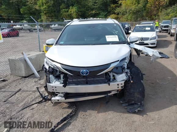 2025 Toyota Sienna Limited с VIN 5TDZSKFCXSS174642, выставлен на аукционе IAAI как лот 43312239 с пробегом 8 742 миль миль и . История ставок и продаж доступна на DreamBid. Изображение 6.