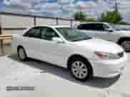 2002 Toyota Camry LE z VIN 4T1BE32K52U027812, wystawiony jako Copart lot #60468345 z przebiegiem 174 180 mil mil oraz Czysty tytuł • Clean title. Historia ofert i sprzedaży dostępna na DreamBid. Obrazek 4.