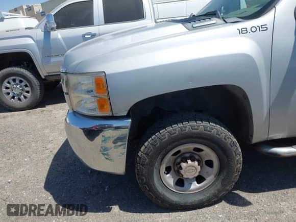 2007 Chevrolet Silverado 3500 with VIN 1GBHC39K67E560767, listed as a IAAI auction lot 43007800 with 284,496 mi miles and . Bid and sale history available at DreamBid. Image 6.