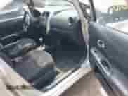 2015 Nissan Note SV z VIN 3N1CE2CP9FL405503, wystawiony jako IAAI lot #42540510 z przebiegiem 185 585 mil mil oraz . Historia ofert i sprzedaży dostępna na DreamBid. Obrazek 5.