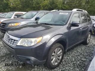 2013 Subaru Forester X Touring z VIN JF2SHAHCXDH442363, wystawiony jako Copart lot #81755685 z przebiegiem 95 282 mil mil oraz Czysty tytuł • Clean title. Historia ofert i sprzedaży dostępna na DreamBid. Obrazek 1.