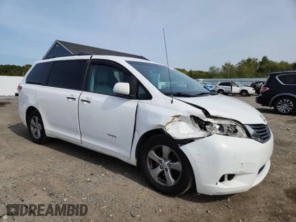 2013 Toyota Sienna LE AAS with VIN 5TDKK3DC4DS304539, listed as a Copart auction lot 84600075 with 141,739 mi miles and Clean title. Bid and sale history available at DreamBid. Image 4.