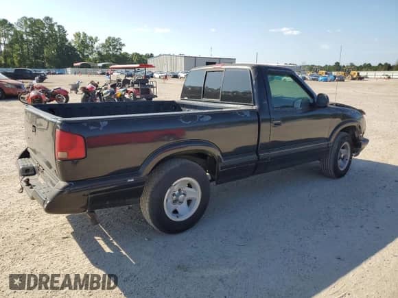 1997 Chevrolet S-10 LS z VIN 1GCCS144XV8186925, wystawiony jako Copart lot #68542524 z przebiegiem 250 920 mil mil oraz Szkoda całkowita • Salvage title. Historia ofert i sprzedaży dostępna na DreamBid. Obrazek 3.