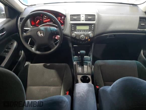 2004 Honda Accord LX z VIN 1HGCM56384A125846, wystawiony jako Copart lot #56747185 z przebiegiem 254 541 mil mil oraz Czysty tytuł • Clean title. Historia ofert i sprzedaży dostępna na DreamBid. Obrazek 8.