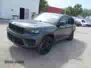 2022 Jeep Grand Cherokee Laredo z VIN 1C4RJHAG6N8573590, wystawiony jako IAAI lot #42507125 z przebiegiem Nie podano mil oraz . Historia ofert i sprzedaży dostępna na DreamBid. Obrazek 2.