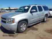 2010 Chevrolet Suburban LT z VIN 1GNUCJE04AR251342, wystawiony jako IAAI lot #42851505 z przebiegiem 243 731 mil mil oraz . Historia ofert i sprzedaży dostępna na DreamBid. Obrazek 2.