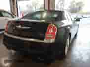 2012 Chrysler 300 C z VIN 2C3CCAKT0CH147523, wystawiony jako IAAI lot #43595165 z przebiegiem 160 218 mil mil oraz . Historia ofert i sprzedaży dostępna na DreamBid. Obrazek 4.