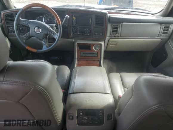 2004 Cadillac Escalade с VIN 1GYEK63N44R231327, выставлен на аукционе Copart как лот 84036015 с пробегом Не указан миль и Чистый • Clean title. История ставок и продаж доступна на DreamBid. Изображение 8.