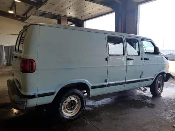 1998 Dodge Cargo with VIN 2B7JB21YXWK121592, listed as a Copart auction lot 64211835 with Not provided miles and Salvage title. Bid and sale history available at DreamBid. Image 3.