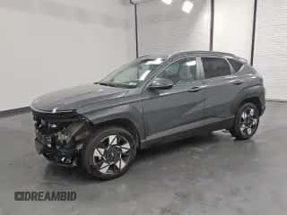 2025 Hyundai Kona SEL с VIN KM8HBCAB4SU287753, выставлен на аукционе Copart как лот 86862095 с пробегом 11 954 миль миль и Чистый • Clean title. История ставок и продаж доступна на DreamBid. Изображение 1.