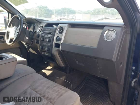 2010 Ford F-150 XL z VIN 1FTFX1EV6AFC55833, wystawiony jako IAAI lot #43377010 z przebiegiem 157 279 mil mil oraz . Historia ofert i sprzedaży dostępna na DreamBid. Obrazek 5.